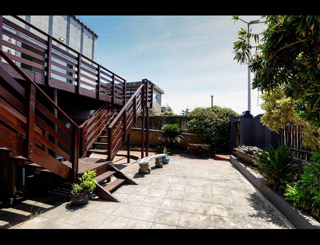 6 BEDROOM FREEHOLD FOR SALE IN BLUFF
